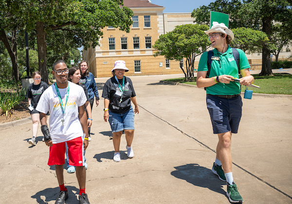 unt students at orientation